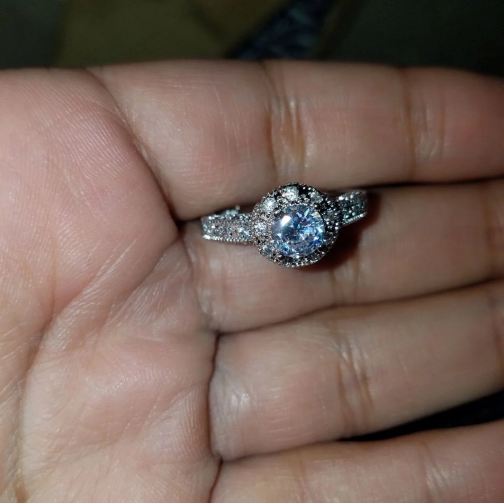 Engagement ring set - Picture 7 of 8
